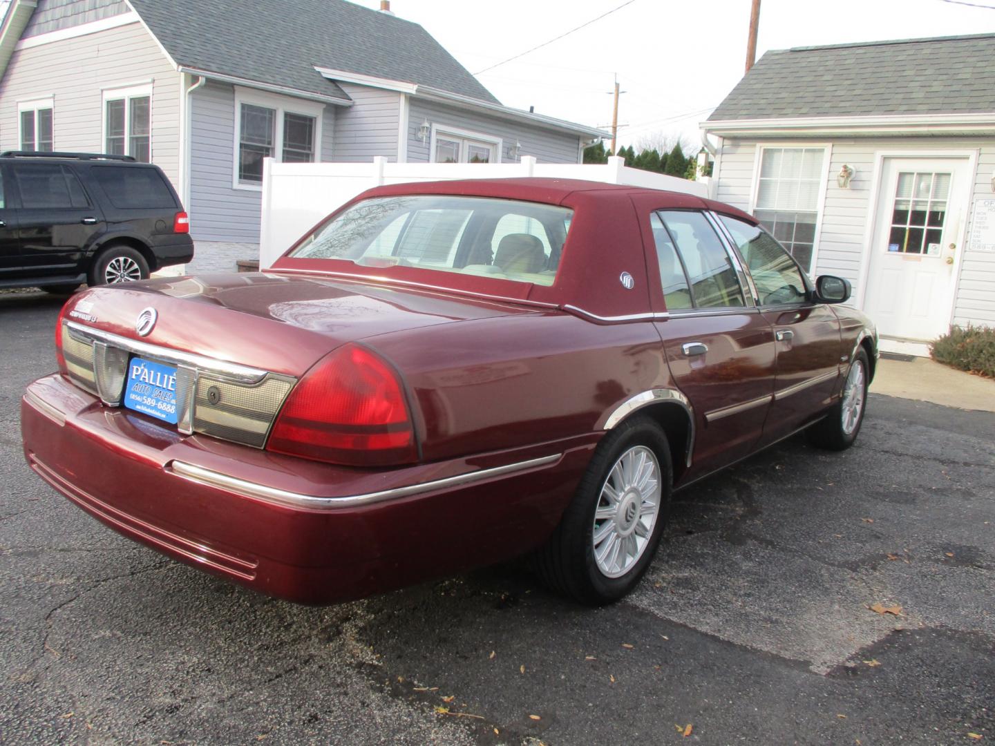 2009 MAROON Mercury Grand Marquis (2MEHM75V09X) , AUTOMATIC transmission, located at 540a Delsea Drive, Sewell, NJ, 08080, (856) 589-6888, 39.752560, -75.111206 - Photo#6